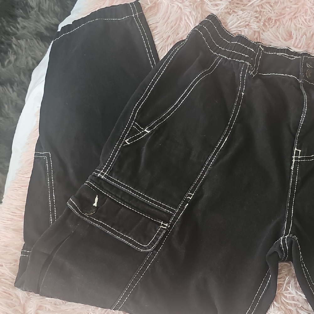 Black Contrast-Stitch Women's Cargo Jeans - Picture 4 of 7